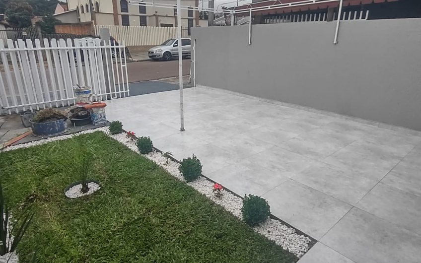 Casa frente para rua / bairro Naçoes