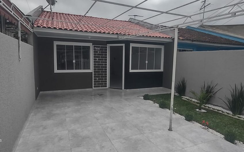 Casa frente para rua / bairro Naçoes